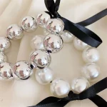 1PC 패션 포니 테일 헤어 로프 블랙 리본 진주 헤어 밴드 고탄성 헤어 타이 가죽 밴드 내구성 머리 머리를 다치게하지 마십시오 - 이미지 3