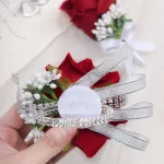빨간 장미 손목 코사지와 Boutonniere, 신랑 신부 들러리 웨딩 파티 무도회 세트 손목 코사지 손목 밴드, 1 개 - 이미지 6