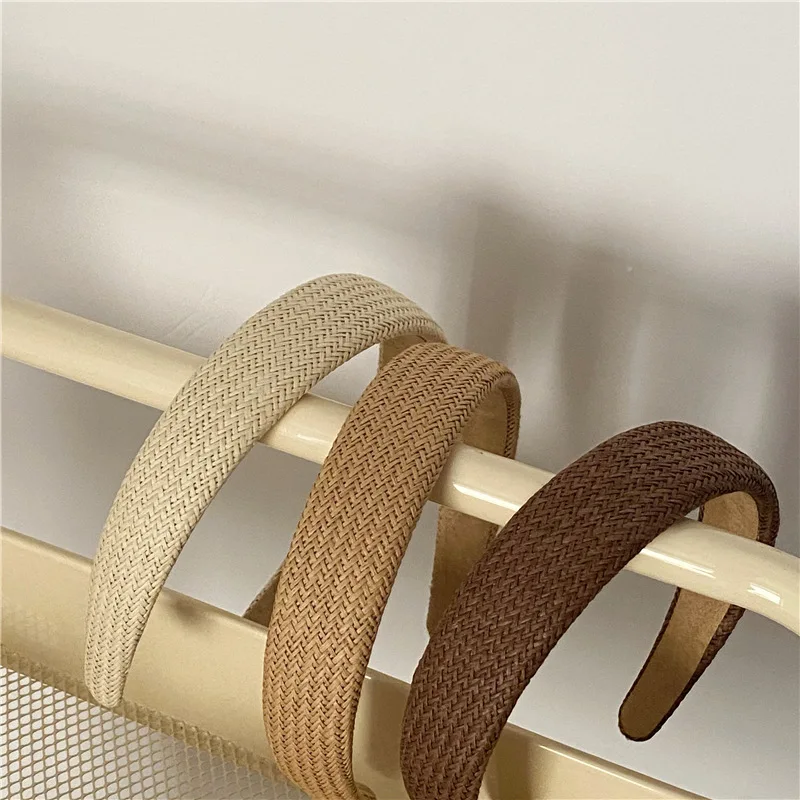 수제 직조 밀짚 머리띠 크로스 여성 여름 모자를 쓰고 있죠 넓은 등나무 헤어 밴드 매듭 야외 머리 장식 헤어 후프 솔리드