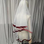 맞춤형 부르고뉴 리본 가장자리 화이트/아이보리 Tulle 짧은 웨딩 베일 블러셔 2단 짧은 신부 베일 빗 포함 - 이미지 3
