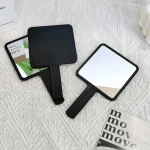 INS 블랙 핸드 헬드 미러 메이크업 거울 휴대용 화장품 거울 학생 휴대용 핸들 미러 여행 작은 주머니 - 이미지 4